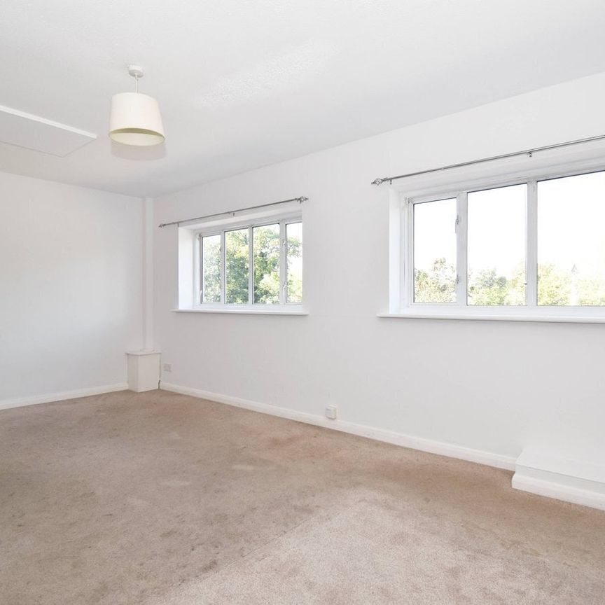 2a The Green, Hersham, Walton-on-Thames, KT12 - Photo 1