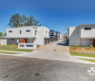 FOUR BEDROOM 2 BATHROOM TOWNHOUSE WITH SINGLE LOCK UP GARAGE & COVE... - Photo 5