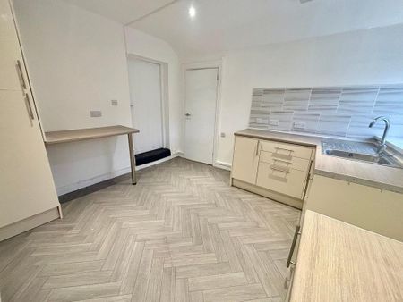 3 bedroom terraced house to rent - Photo 3