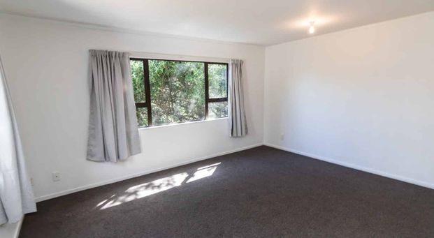 Recently refreshed and ready to rent! - Photo 1