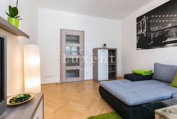 Pronájem bytu 2+1 61 m² - Photo 1