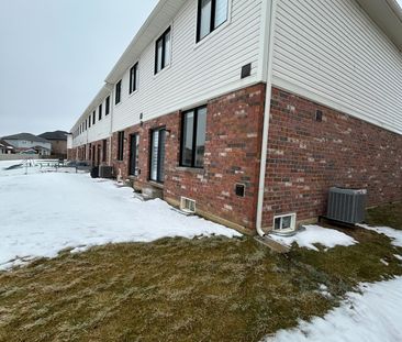 For Lease - 21 Genoa Drive, Hamilton, Ontario - Photo 2