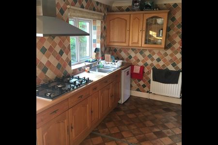 6 Bed Semi-Detached House, Kitchener Road, SO17 - Photo 4