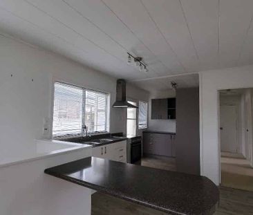 BROWNS BAY - 3 Bedroom Townhouse - Photo 3