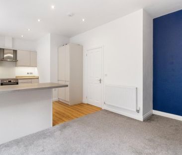 4 bedroom end of terrace house to rent - Photo 1