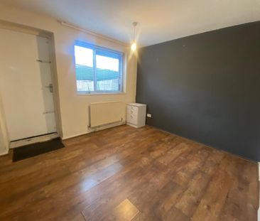 4 bedroom townhouse to rent - Photo 3