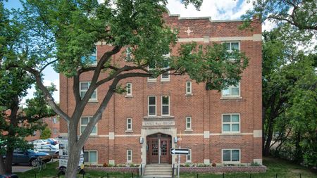 Royal Oak Court - Photo 3