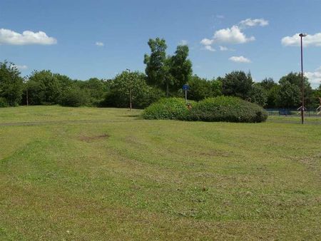 Standen Way, St Andrews Ridge, SN25 - Photo 3