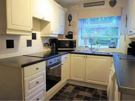 3 bedroom end of terrace house to rent - Photo 3