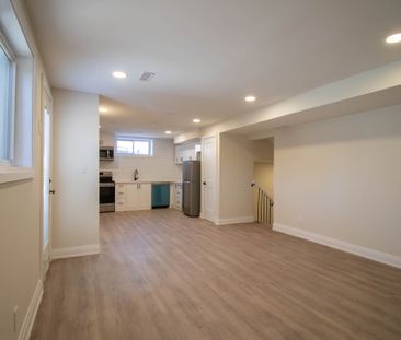 **BEAUTIFULLY RENOVATED LOWER UNIT FOR RENT IN WELLAND!** - Photo 2