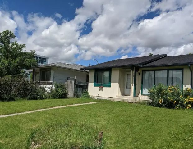 2 Bedroom, Mainfloor $1,780 | Calgary - Photo 1