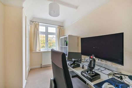 Kenilworth Road, Stoneleigh, KT17 - Photo 2