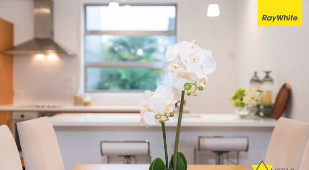 Modern Three-Bedroom Townhouse Offering Space, Style, and a Prime Parnell Location - Photo 1