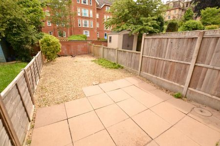 2 bedroom terraced house to rent - Photo 5