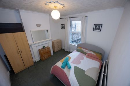 4 Bed Semi-Detached House, Rainton Road, SE7 - Photo 5