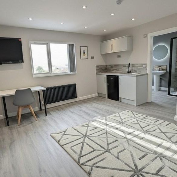 1 bedroom in a house share to rent - Photo 1