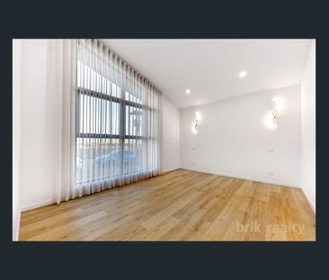 BRAND NEW ! HIGH-END FINISHES ! - Photo 2