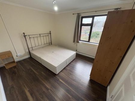 28b Rossnareen Avenue, Belfast, BT11 8LP - Photo 2