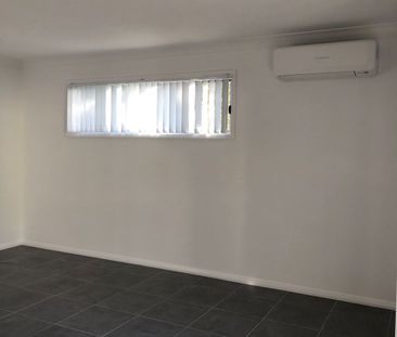 NEW IN BLACKWALL - Photo 5