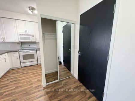 1005 King Street W #816 - Photo 2