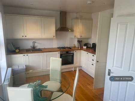 2 bedroom flat to rent - Photo 4