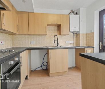 3 bedroom end of terrace house to rent - Photo 3