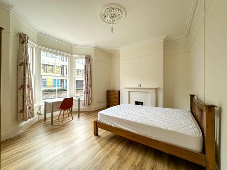 Bateman Street, Cambridge - Photo 4