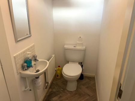 3 bedroom end of terrace house to rent - Photo 4