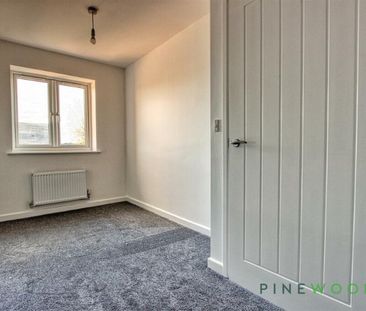 2 bed End Terrace, - Photo 1