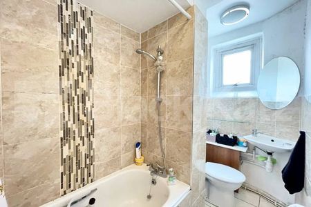 Bright & airy with stunning roof terrace with far reaching views of London - Photo 5