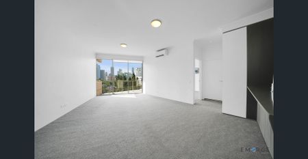 Large 1 bedroom + Study - Just Perfect - Photo 2