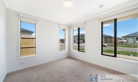 19 Alphey Road, Clyde North - Photo 4