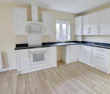 3 bedroom detached bungalow to rent - Photo 2