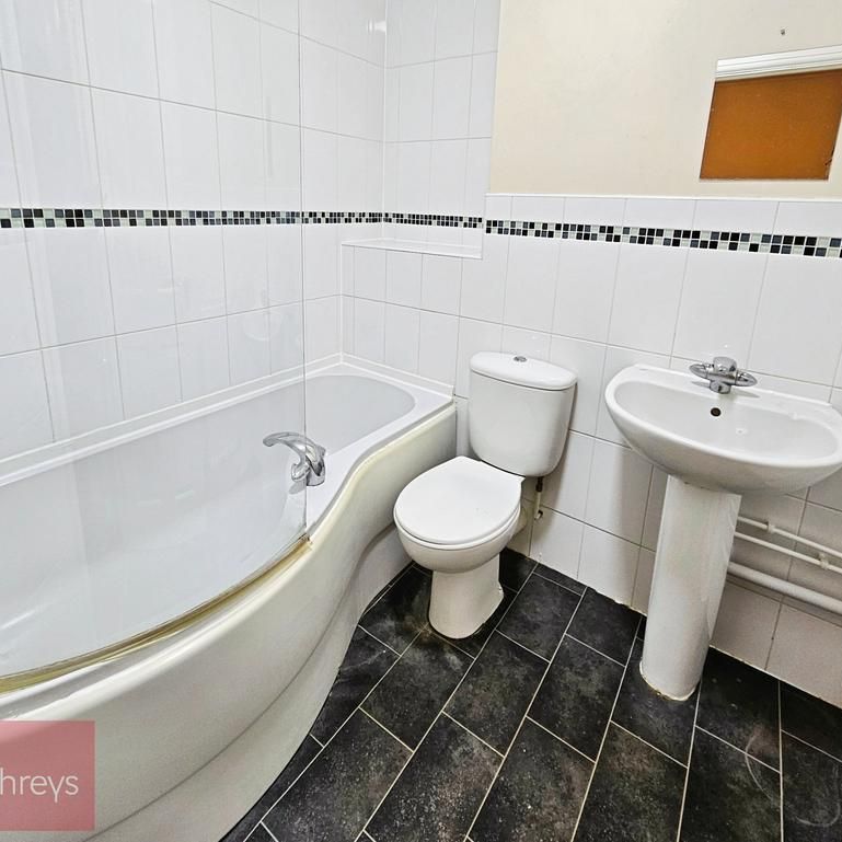 1 bedroom in a house share to rent - Photo 1