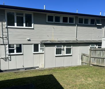 Renovated and ready to move in! - Photo 4