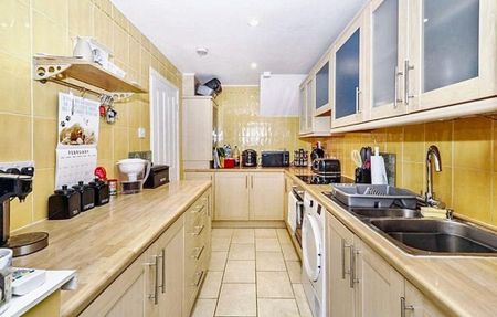 3 bedroom semi-detached house to rent - Photo 5