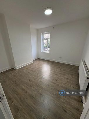 2 bedroom end of terrace house to rent - Photo 1