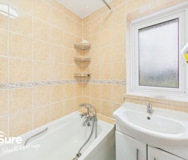 3 bedroom end of terrace house to rent - Photo 6