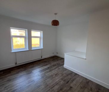 Levers Close - Photo 2