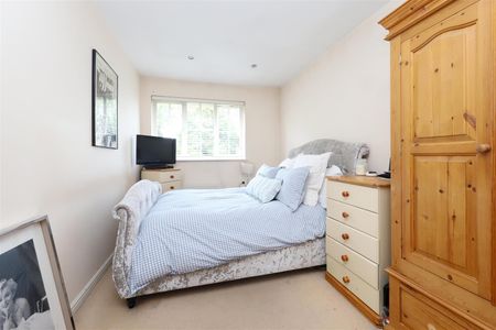 Exchange Walk, Pinner, HA5 - Photo 3