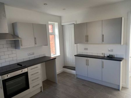 2 bed Semi-detached House - Photo 4