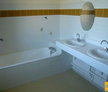 Location Maison 5 pièces 98m² RILHAC RANCON 87570 - Photo 4