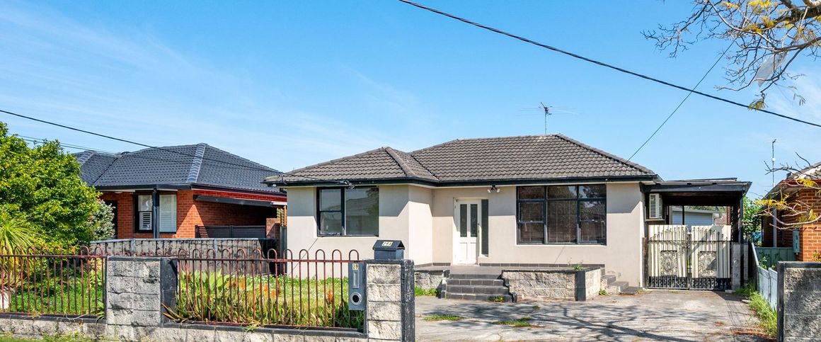 UPDATED FAMILY HOME IN A QUIET LOCATION! - Photo 1