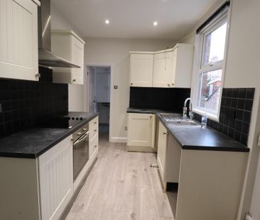 3 bedroom terraced house to rent - Photo 3