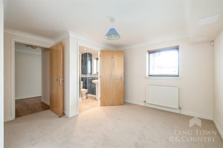 SUTTON HARBOUR - Photo 4