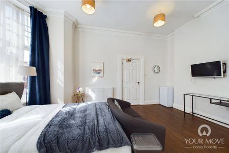 1 bedroom in a house share to rent - Photo 2