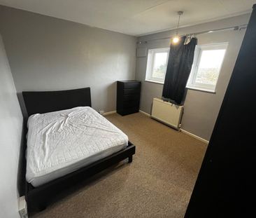 4 Bed Flat, Gainsborough Square, BS7 - Photo 2