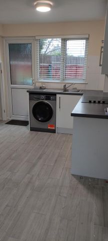 1 bedroom semi-detached house to rent - Photo 2