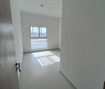 Close to Amenities | Upgraded | Ready unit - Photo 6