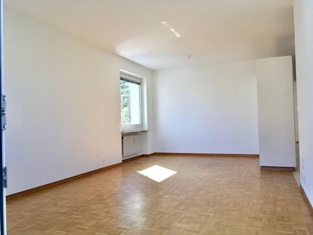 Ruhige 3.5-ZW à 70 m2 im EG mit sonnigem Balkon - Photo 2